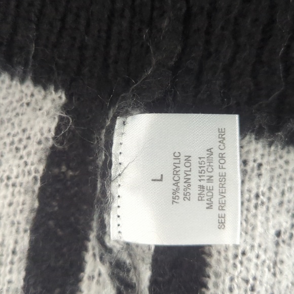 Neiman Marcus fuzzy cardigan with pockets - Picture 6 of 10